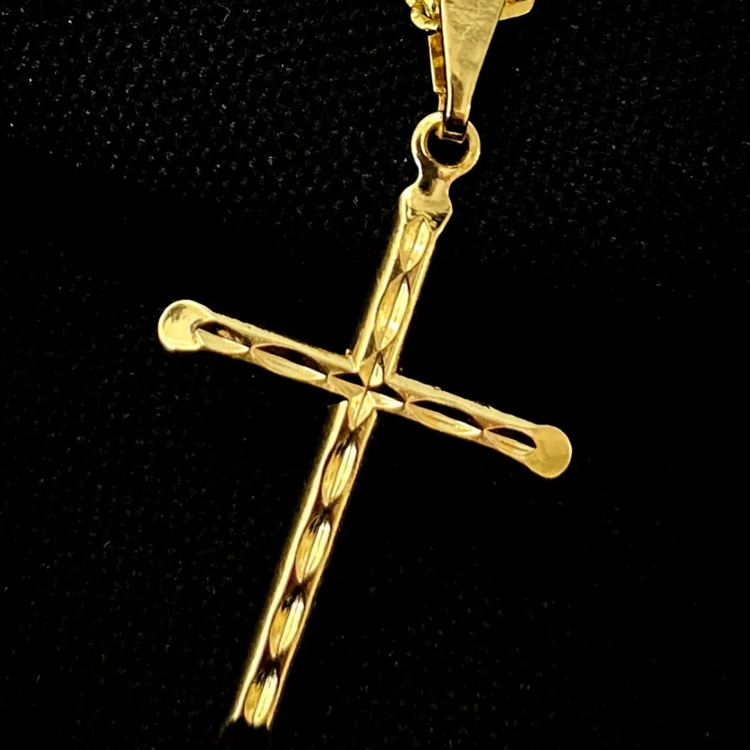 Pingente Crucifixo Tracejado 2,5x1cm 0,5g – Banhado a Ouro 18K