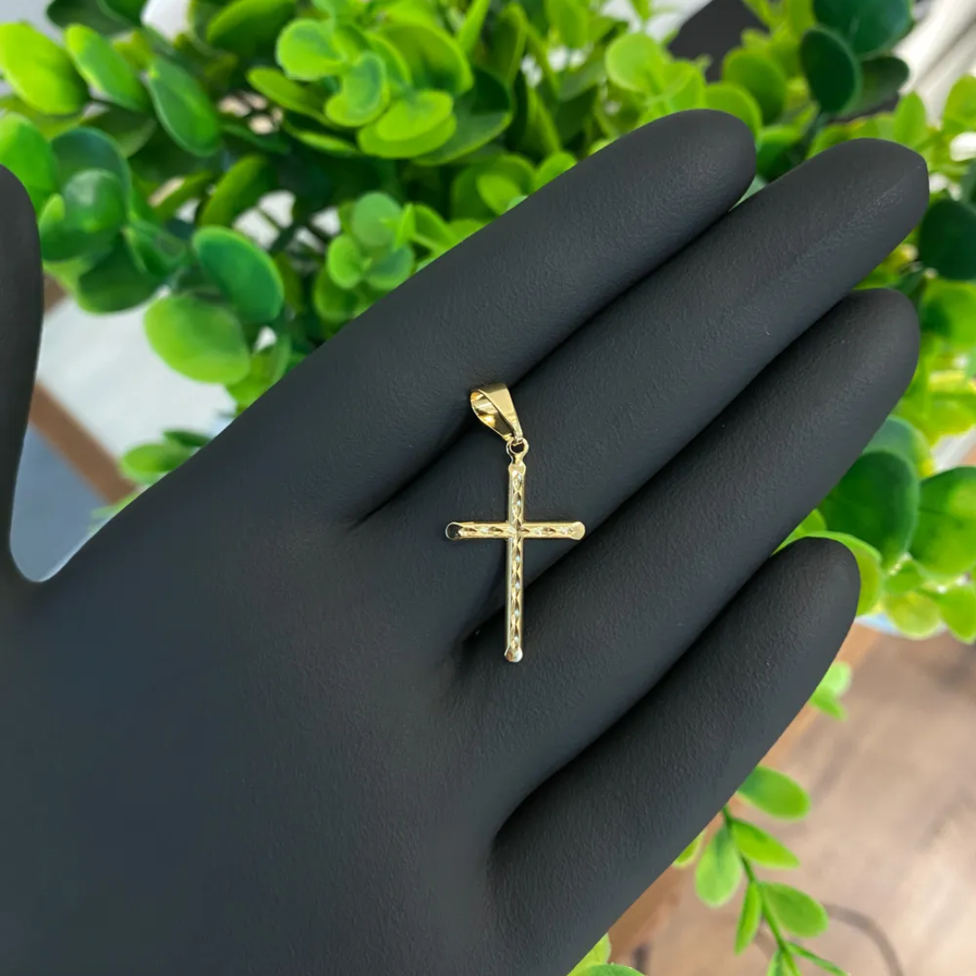 Pingente Crucifixo Tracejado 2,5x1cm 0,5g – Banhado a Ouro 18K