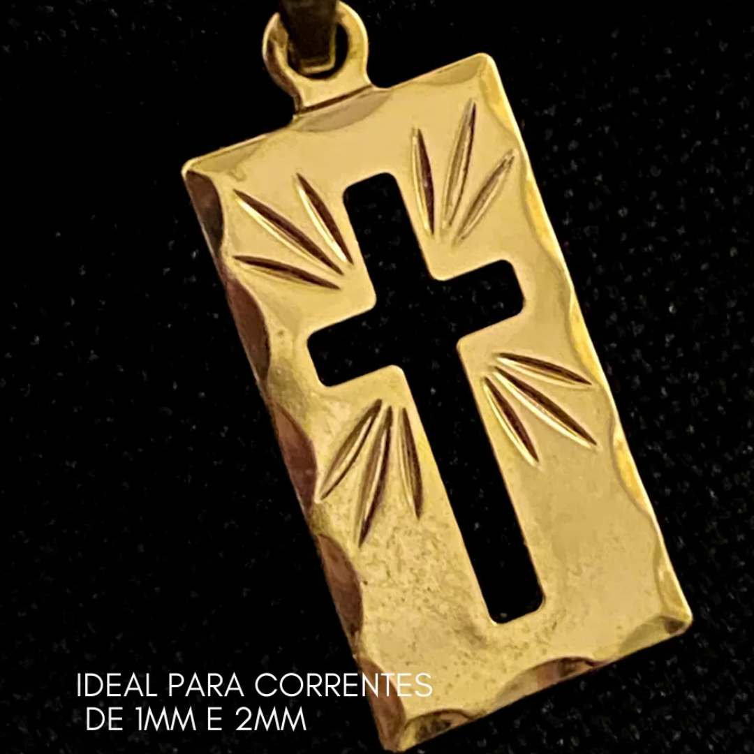 Pingente Crucifixo Plaquinha Vazada – Banhado a Ouro 18K