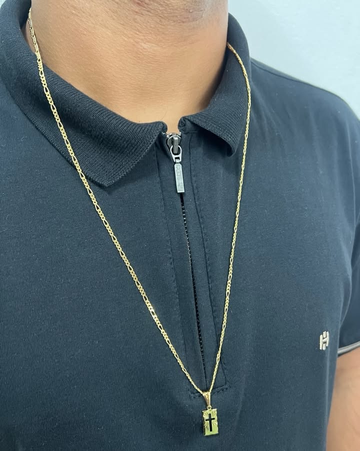 Kit Corrente Fígaro 2mm + Pingente Crucifixo Vazado - Banhado a Ouro 18K