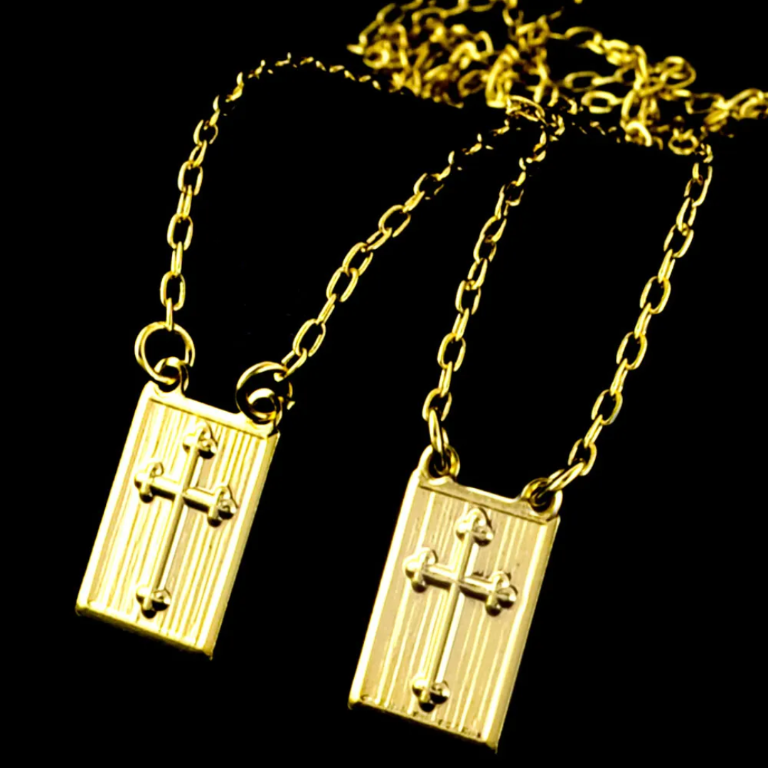 Escapulário Cruz Vitoriana Cadeado 1mm 70cm Banhado A Ouro 18k