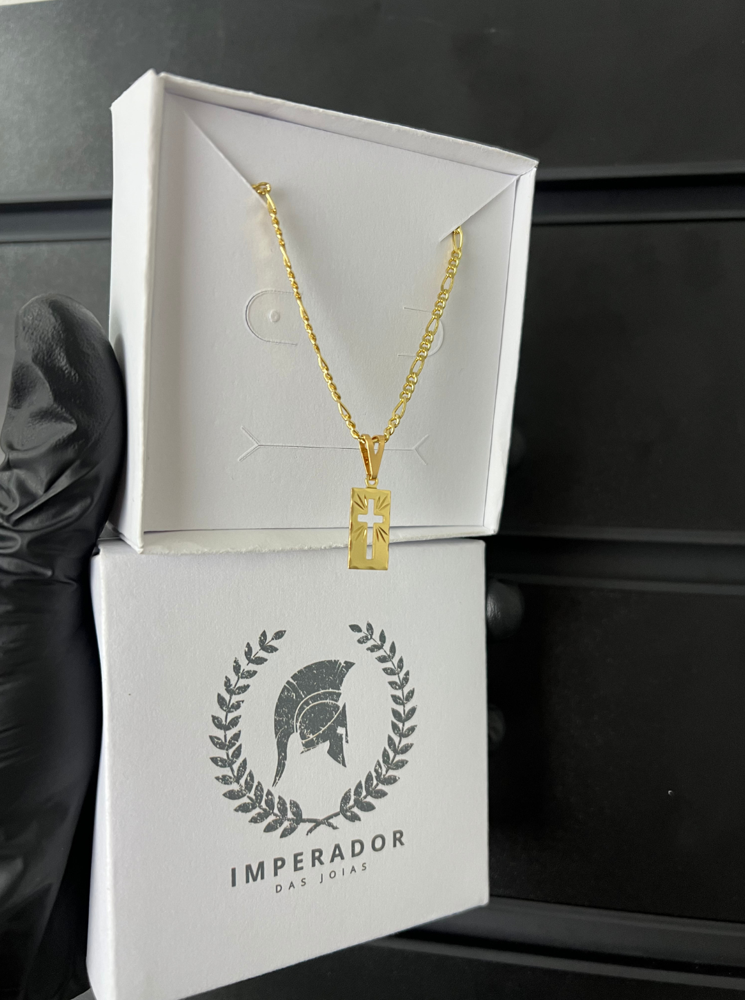 Kit Corrente Fígaro 2mm + Pingente Crucifixo Vazado - Banhado a Ouro 18K