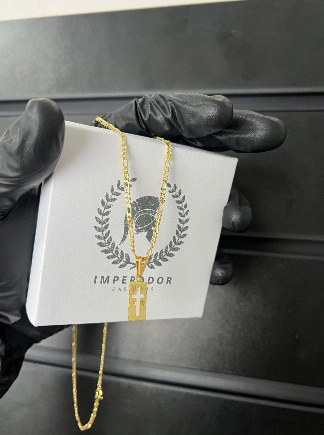 Kit Corrente Fígaro 2mm + Pingente Crucifixo Vazado - Banhado a Ouro 18K